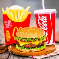 Ile kalorii ma cheeseburger w McDonald's? Zaskakujące fakty o kaloriach