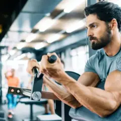 Z czym ćwiczyć biceps, aby osiągnąć lepsze wyniki w treningu?