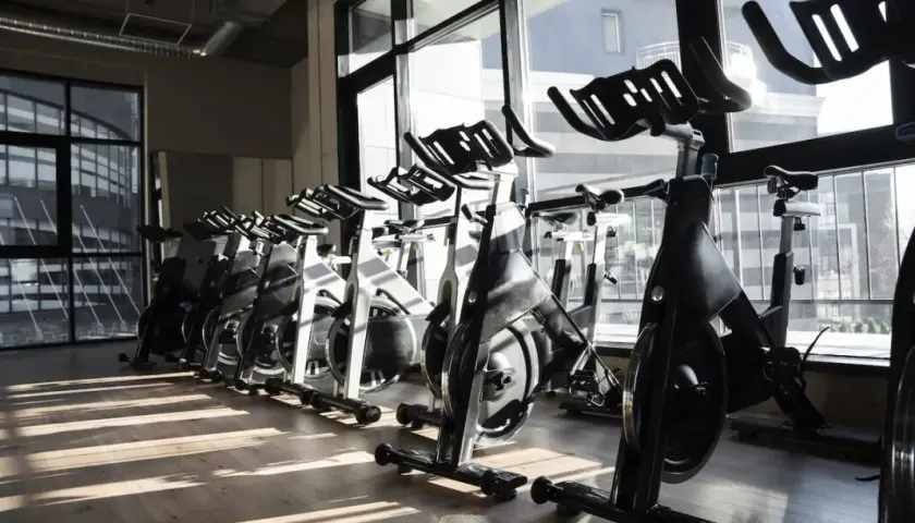 Co daje fitness? Odkryj korzyści, które zmienią Twoje życie