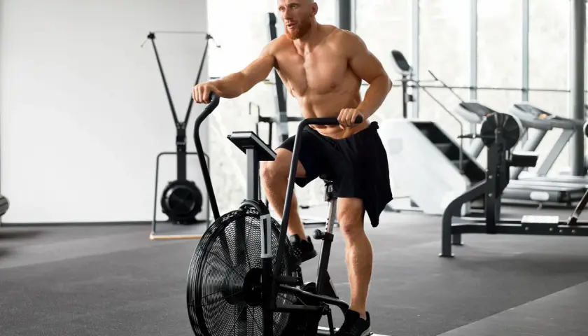 Ile minut powinno trwać cardio na czczo, aby osiągnąć najlepsze wyniki?